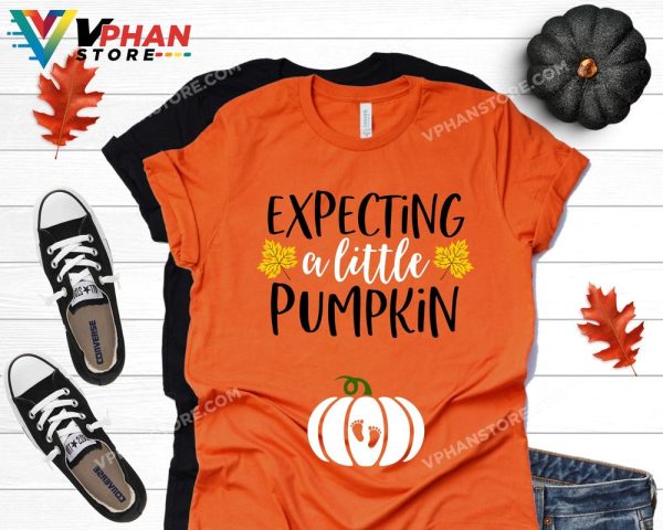 Expecting A Little Pumpkin Halloween Pregnancy Announcement Autumn Fall Baby Costume Thanksgiving Maternity T-Shirt