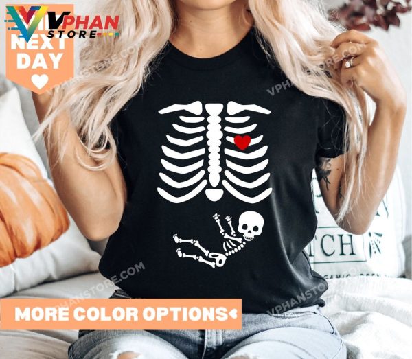 Halloween Pregnancy Skeleton Announcement Maternity T-Shirt