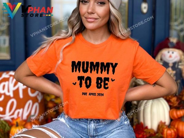 Mummy To Be Due April 2024 Halloween Pregnancy Announcement Couples Shirt Baby Shower Family Matching Spooky T-Shirt