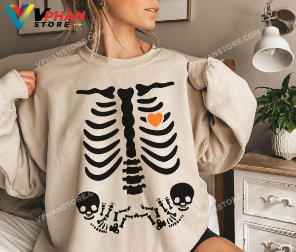 Skeleton Halloween Maternity Funny Twin Pregnancy Announcement Pregnant T-Shirt