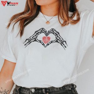 Skeleton Hand Heart Bones Funny Halloween Women Men T Shirt 1