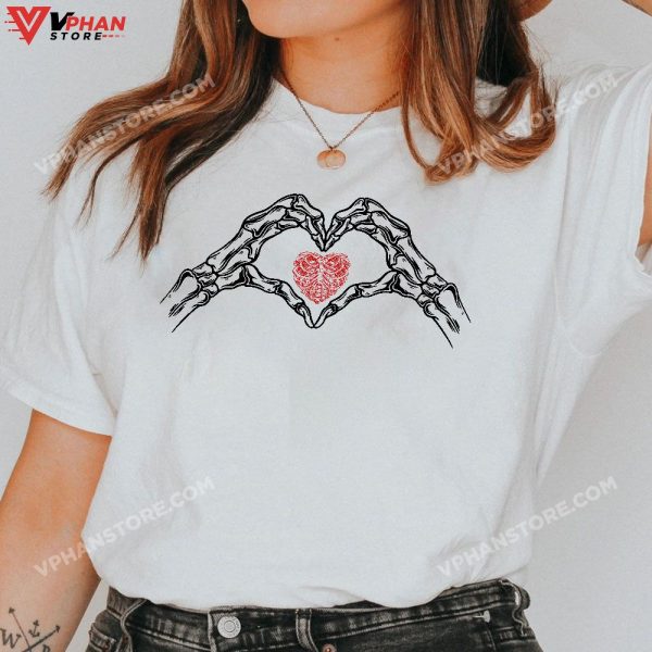 Skeleton Hand Heart Bones Funny Halloween Women Men T-Shirt