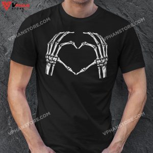 Skeleton Hands Heart Sign Retro Halloween Costume Women Girl T Shirt 1