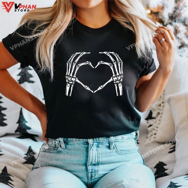 Skeleton Hands Heart Sign Retro Halloween Costume Women Girl T-Shirt