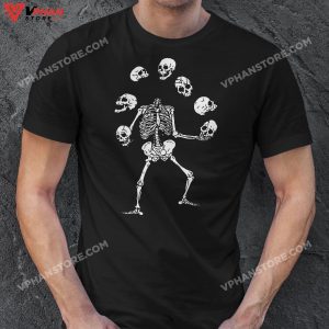 Skeleton Juggling Skulls Halloween Skull Skeleton Juggler T Shirt 1