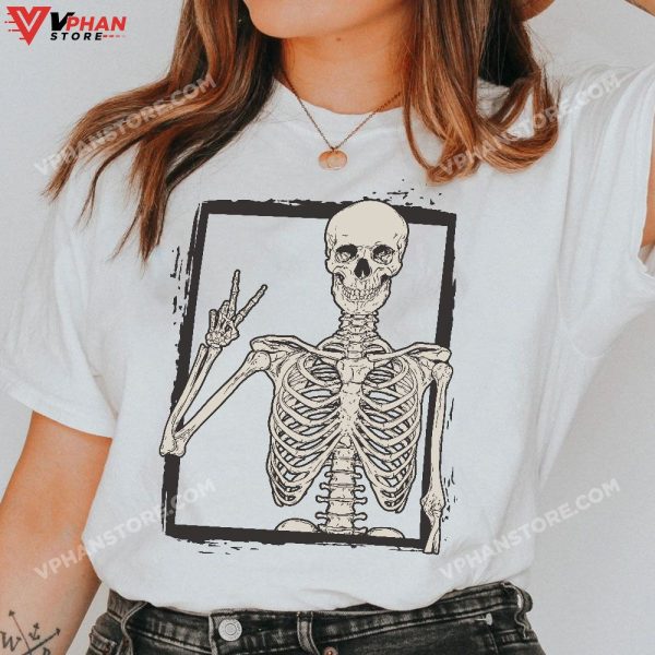 Skeleton Peace Sign Skull Halloween Grunge Alt Aesthetic T-Shirt