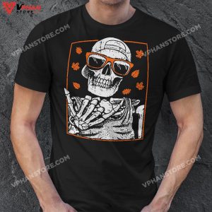 Vintage Halloween Skeleton Rock On Hand Skeleton Men Boys T Shirt 1