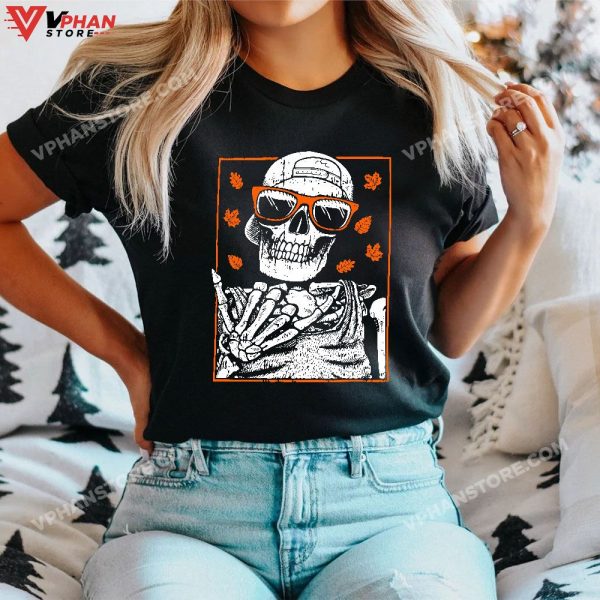 Vintage Halloween Skeleton Rock On Hand, Skeleton Men Boys T-Shirt